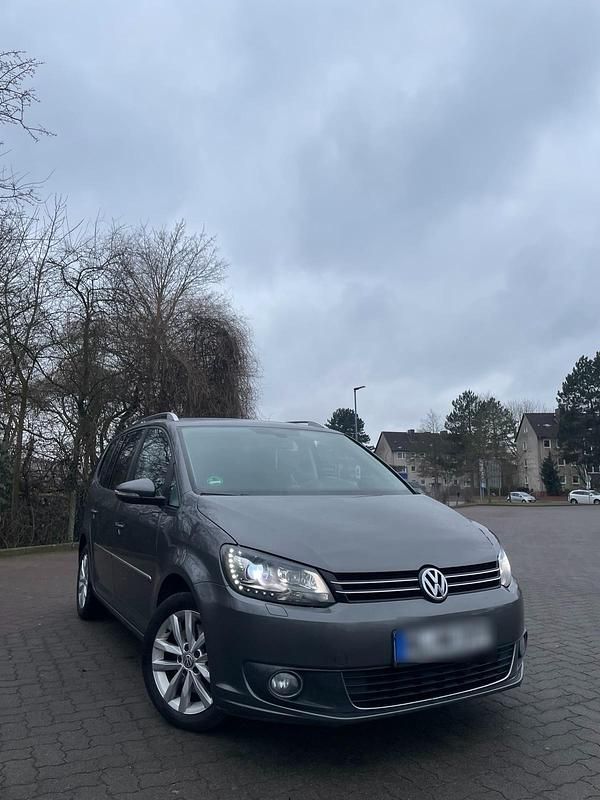 Grau Gebraucht 2011 VW Touran Van / Kleinbus | 8.000 € (Fairer Preis) - Bild 1/4