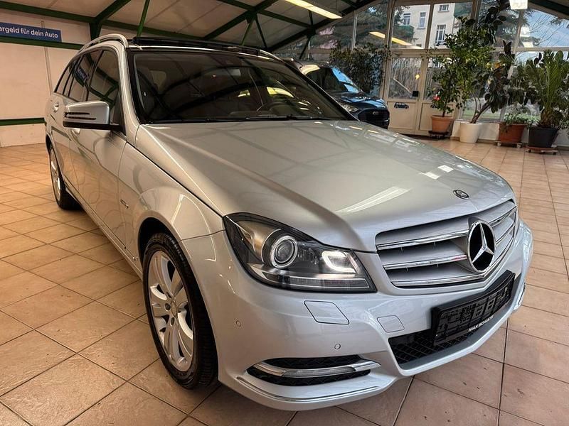 Gebraucht Mercedes C200 184 PS (135 kW) 2012 Silber Limousine