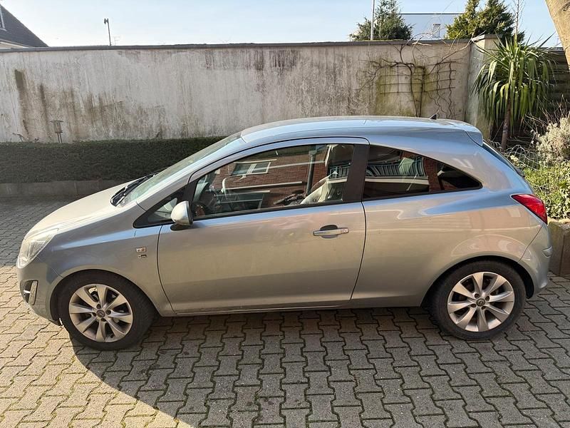 Gebraucht Opel Corsa 87 PS (63 kW) 2012 Grau Kleinwagen