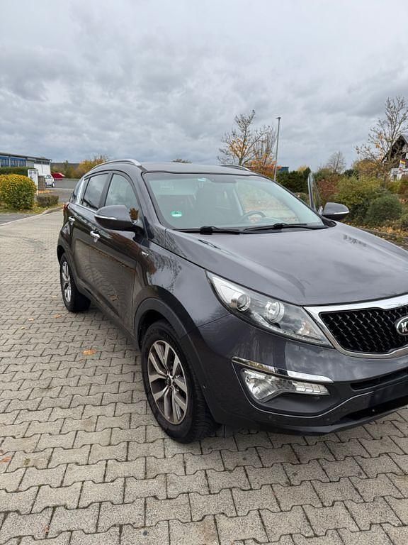 Grau Gebraucht 2015 Kia Sportage DREAM-TEAM Edition SUV | 10.700 € (Superpreis) - Bild 1/4