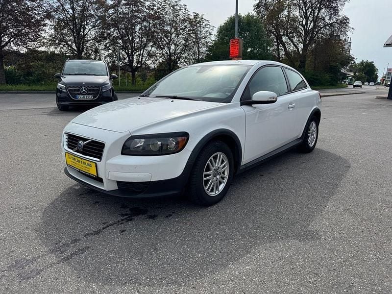Weiß Gebraucht 2007 Volvo C30 Momentum Kleinwagen | 3.975 € (Fairer Preis) - Bild 1/4