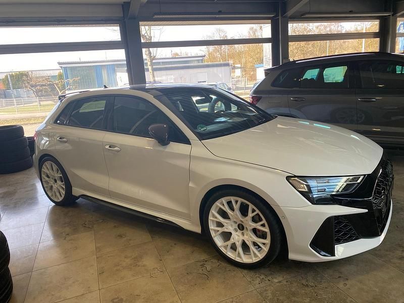 Gebraucht Audi RS3 Comfort 400 PS (294 kW) 2025 Arkonaweiß Limousine