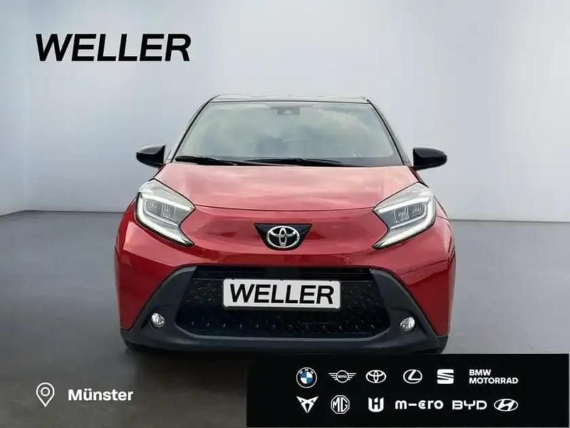Gebraucht Toyota Aygo 72 PS (52 kW) 2022 (292)chilli red perleffekt / dach nightsky black mica (rot) Kleinwagen