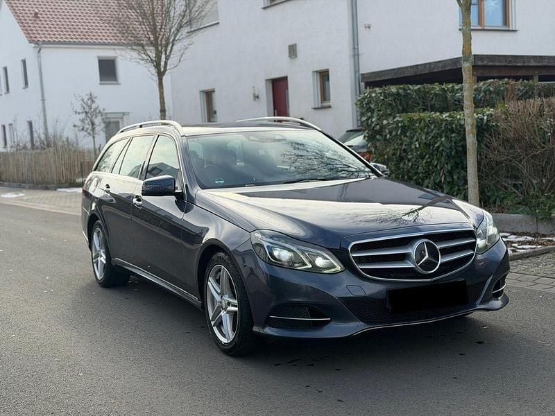 Gebraucht Mercedes E350 Avantgarde 252 PS (185 kW) 2014 Blau Limousine