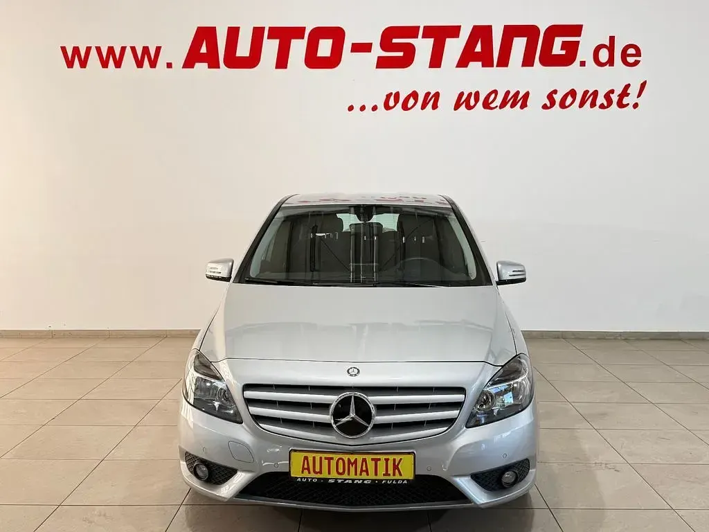 Gebraucht Mercedes B200 156 PS (114 kW) 2013 Silber Kleinwagen