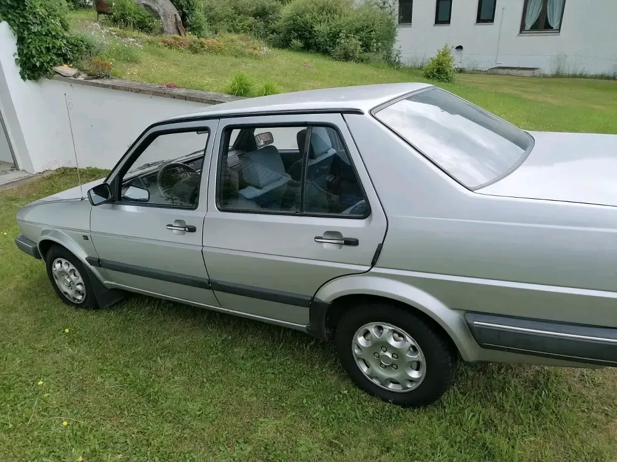 Gebraucht VW Jetta 53 PS (38 kW) 2026 Grau Limousine
