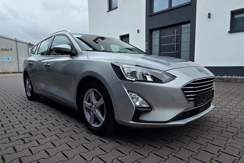 Gebraucht Ford Focus Cool & Connect 120 PS (88 kW) 2019 Silber Kombi