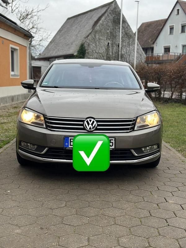 Gold Gebraucht 2011 VW Passat Limousine | 12.500 € - Bild 1/4