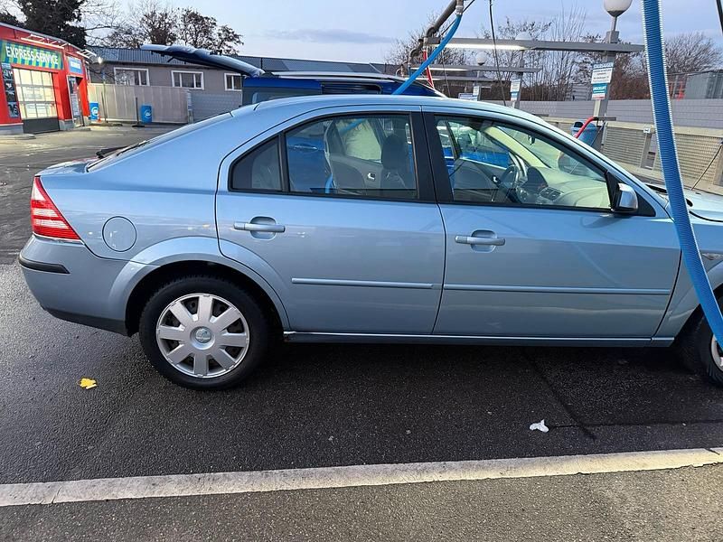 Gebraucht Ford Mondeo 125 PS (91 kW) 2005 Blau Limousine