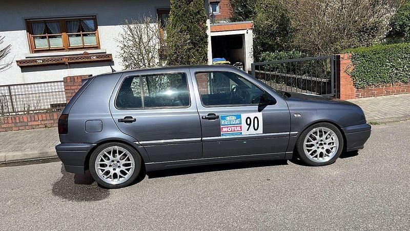 Grau Gebraucht 1995 VW Golf III Highline Limousine | 5.299 € - Bild 1/4