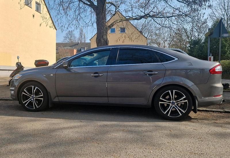 Gebraucht Ford Mondeo Titanium 203 PS (149 kW) 2011 Braun Limousine