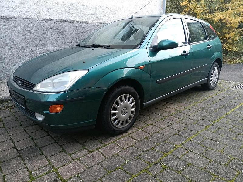 Grün Gebraucht 1999 Ford Focus Limousine | 1.000 € (Guter Preis) - Bild 1/4