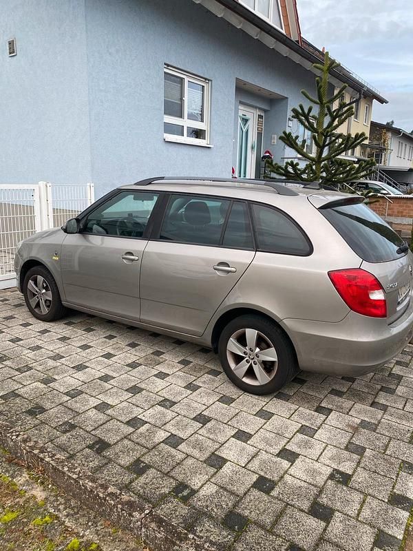 Andere farben Gebraucht 2013 Skoda Fabia Kombi | 3.500 € (Fairer Preis) - Bild 1/4