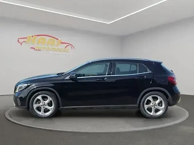 Gebraucht Mercedes GLA250 Urban 211 PS (155 kW) 2020 Schwarz SUV
