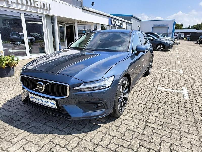Blau Gebraucht 2024 Volvo V60 Core Kombi | 39.990 € (Fairer Preis) - Bild 1/4