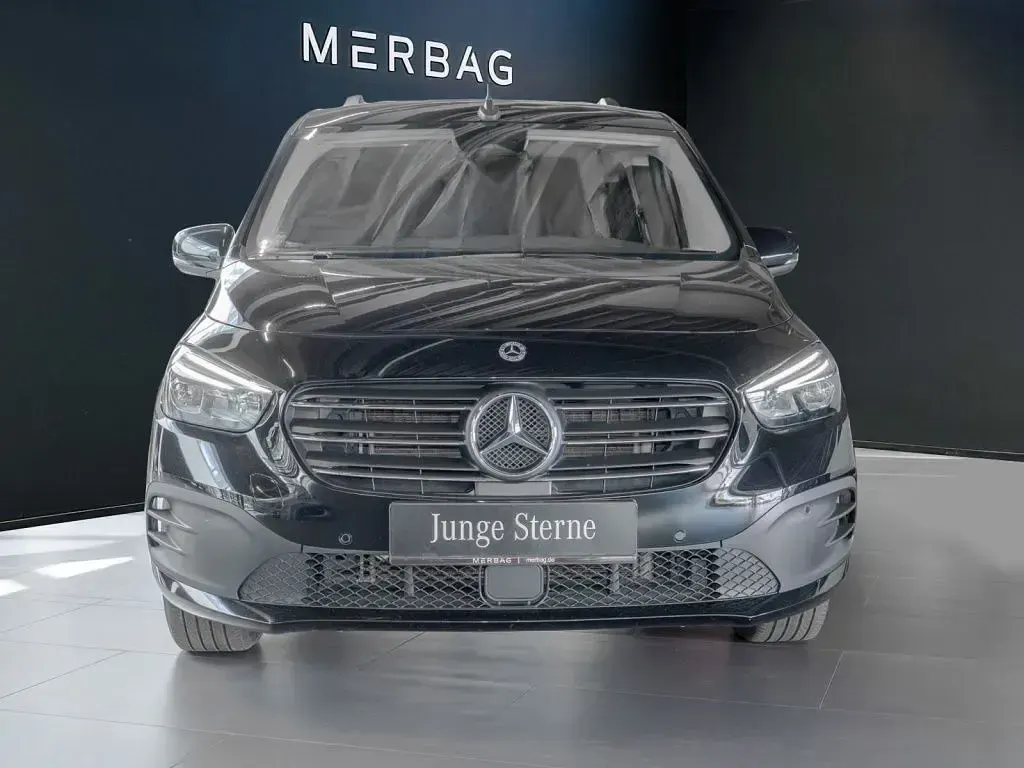Gebraucht Mercedes T180 Progressive 116 PS (85 kW) 2023 Schwarz Van / Kleinbus