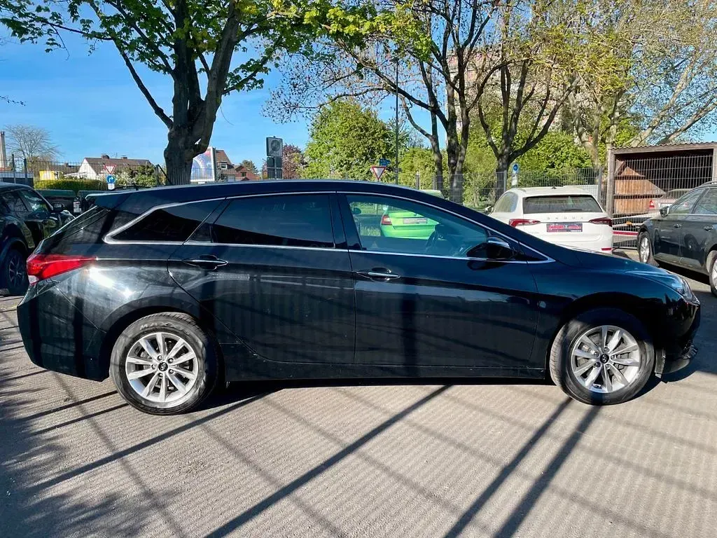 Gebraucht Hyundai i40 Trend 135 PS (99 kW) 2017 Schwarz Kombi