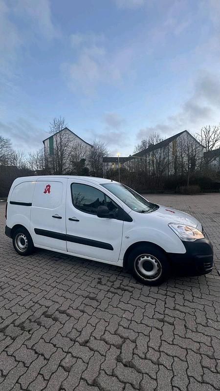 Gebraucht Peugeot Partner 75 PS (55 kW) 2017 Weiß Van / Kleinbus