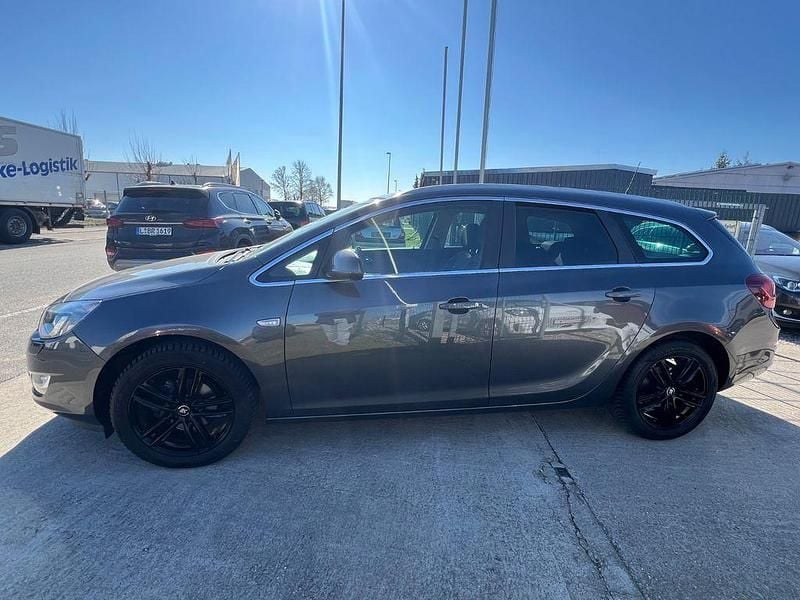 Gebraucht Opel Astra 140 PS (102 kW) 2011 Grau Kombi