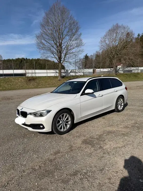 Gebraucht BMW 330 Advantage 258 PS (189 kW) 2018 Weiß Kombi