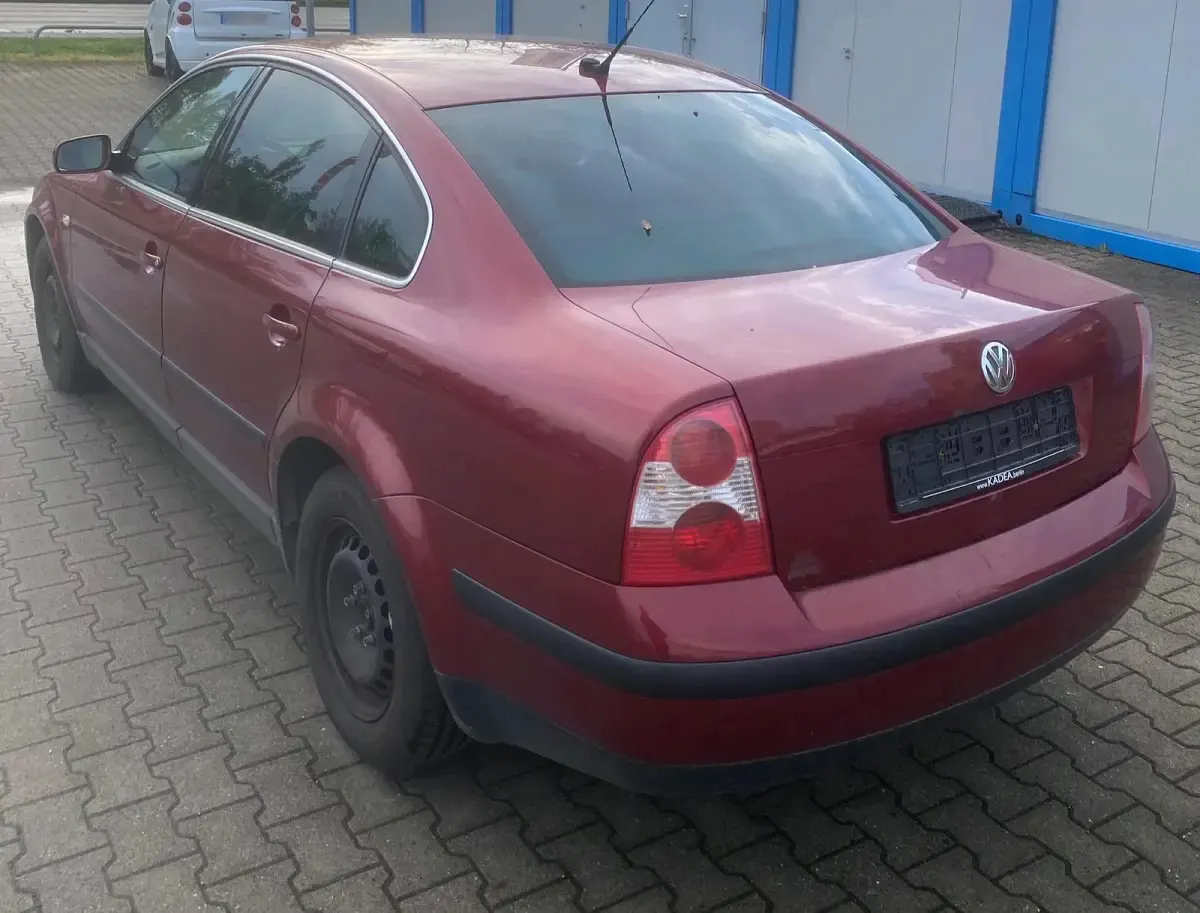 Second-hand VW Passat 150 CP (110 kW) 2003 Roșu Berlinǎ