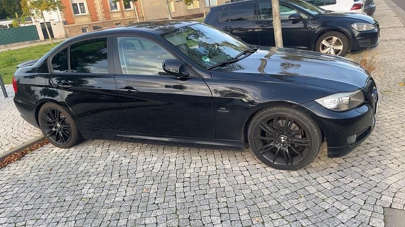 Gebraucht BMW 318 143 PS (105 kW) 2009 Schwarz Limousine