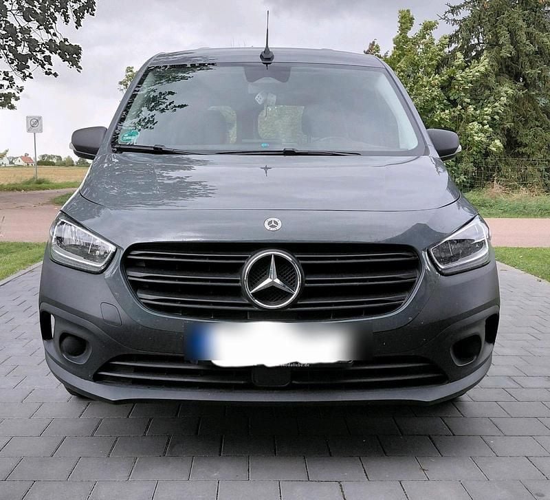 Grau Gebraucht 2021 Mercedes Citan 110 Kombi | 18.000 € (Guter Preis) - Bild 1/4