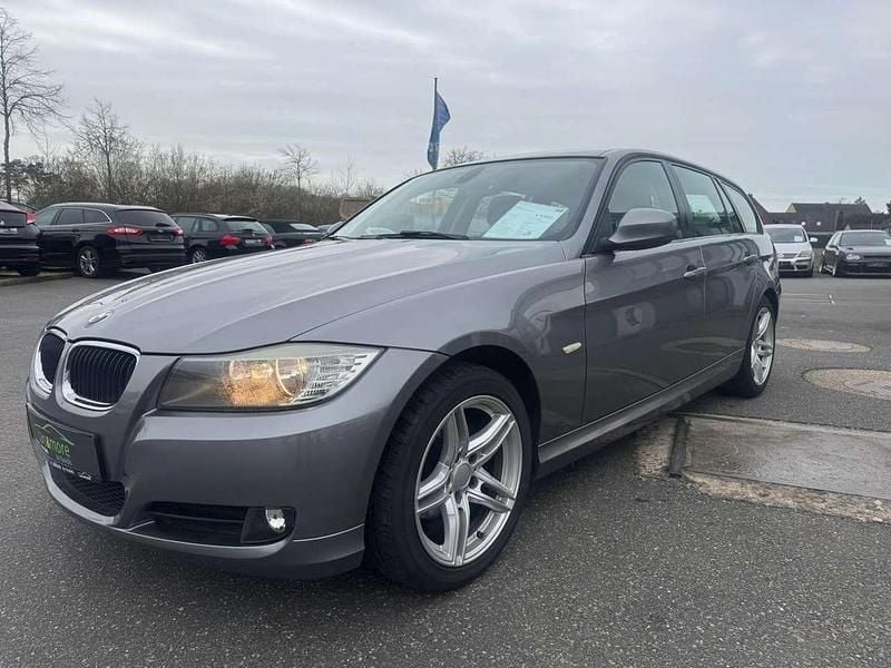 Gebraucht BMW 318 143 PS (105 kW) 2010 Spacegrau Kombi