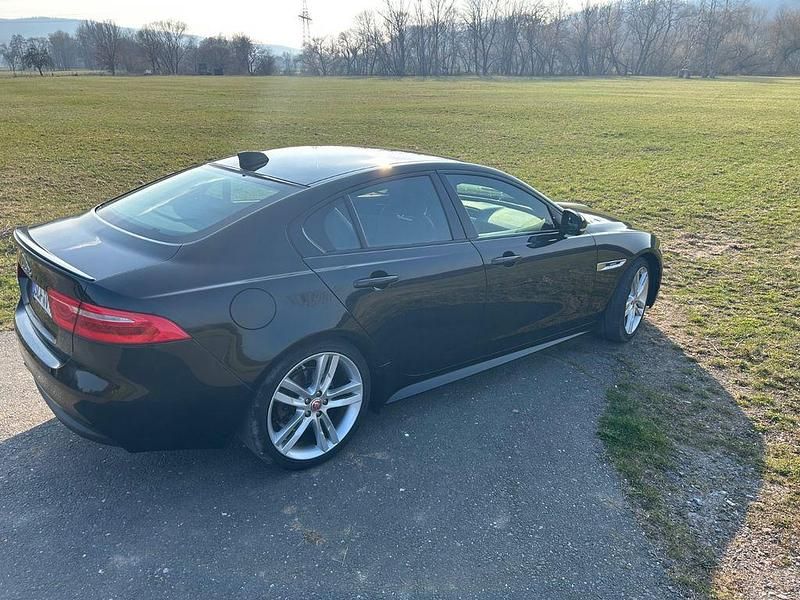 Gebraucht Jaguar XE R 179 PS (131 kW) 2017 Schwarz Limousine