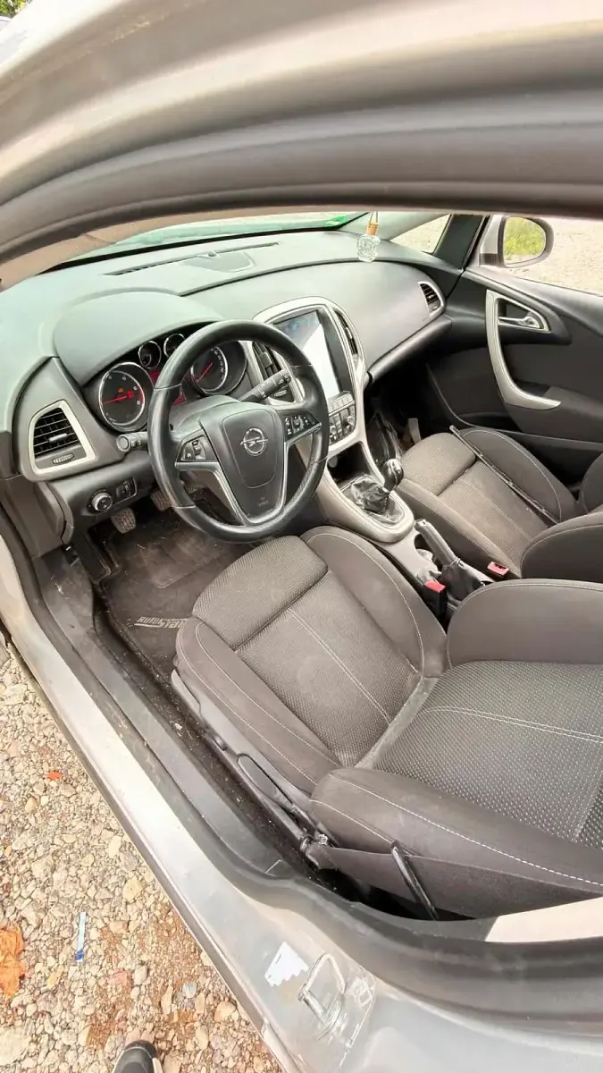 Gebraucht Opel Astra 110 PS (80 kW) 2011 Silber Kombi