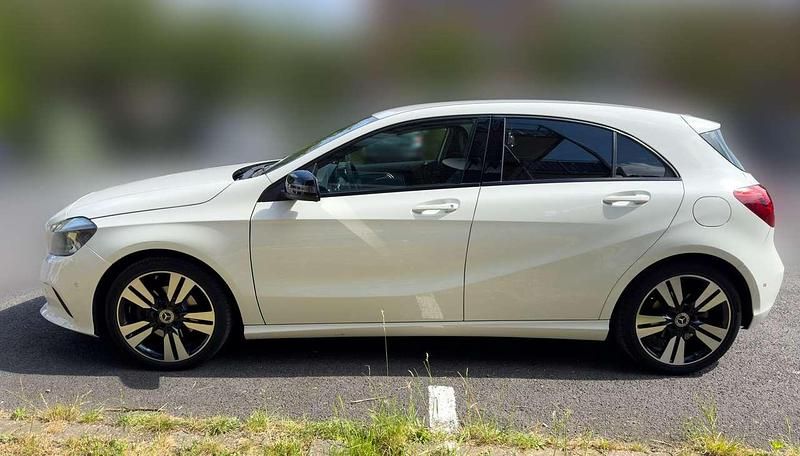 Weiß Gebraucht 2017 Mercedes A160 Style Limousine | 15.390 € (Fairer Preis) - Bild 1/4
