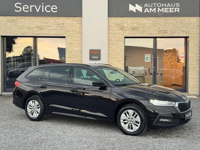 Schwarz Gebraucht 2020 Skoda Octavia Ambition Kombi | 12.499 € - Bild 1/4
