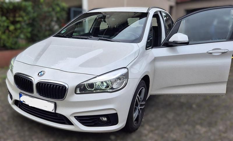 Gebraucht BMW 218 Active Tourer Sport Line 150 PS (110 kW) 2015 Weiß Van / Kleinbus