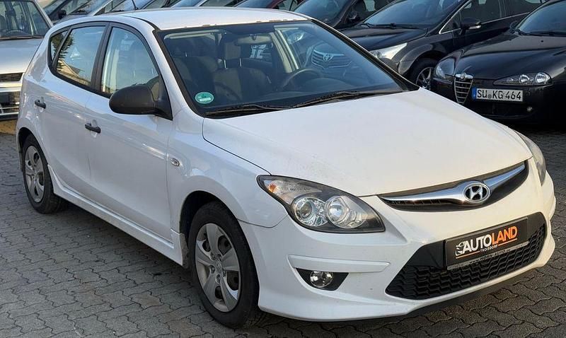 Gebraucht Hyundai i30 Classic 109 PS (80 kW) 2011 Weiß Limousine