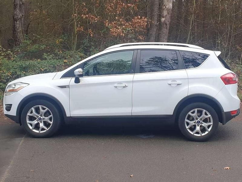 Gebraucht Ford Kuga Champions Edition 163 PS (119 kW) 2012 Frostweiß SUV