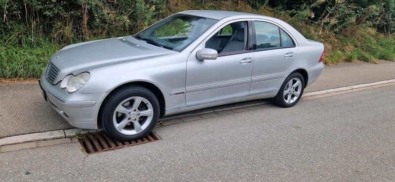 Silber Gebraucht 2001 Mercedes C200 Elegance Limousine | 2.700 € (Fairer Preis) - Bild 1/4