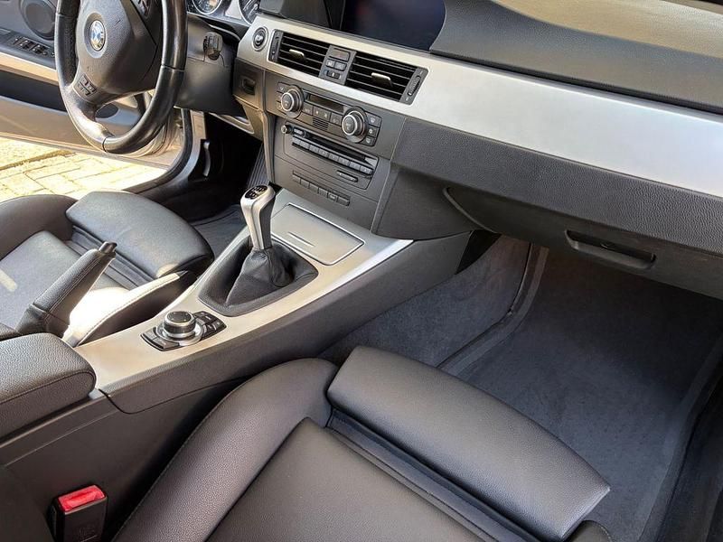 Gebraucht BMW 318 Performance 143 PS (105 kW) 2009 Grau Kombi