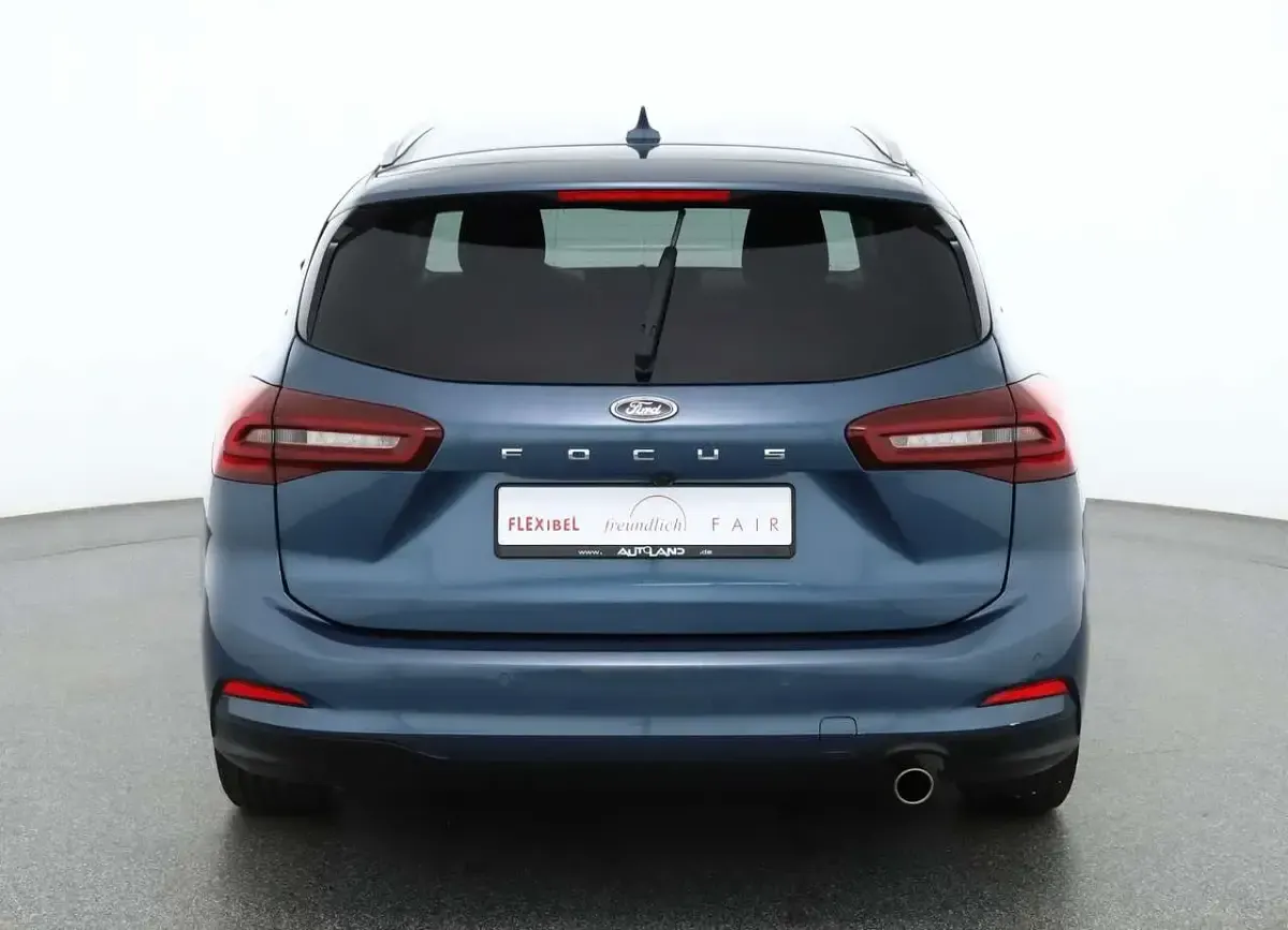 Gebraucht Ford Focus Titanium X 125 PS (91 kW) 2025 Azurabluemet. Kombi