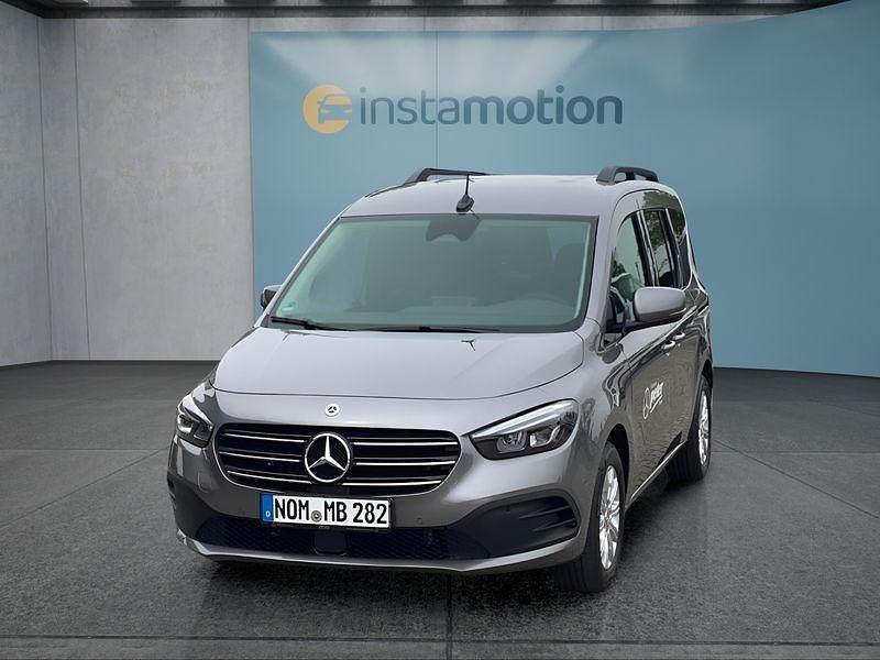 Grau Gebraucht 2025 Mercedes T180 Van / Kleinbus | 37.949 € - Bild 1/4
