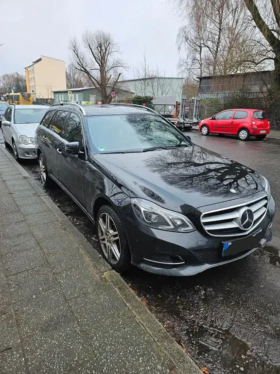 Gebraucht Mercedes E350 Avantgarde 252 PS (185 kW) 2013 Schwarz Limousine