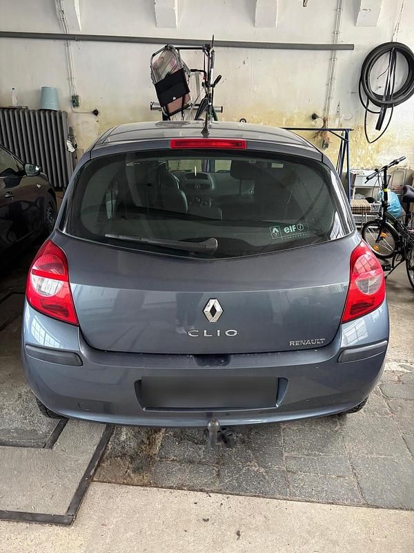 Gebraucht Renault Clio II 75 PS (55 kW) 2006 Blau Kleinwagen
