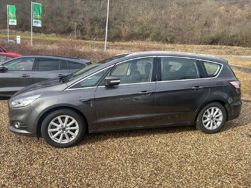 Gebraucht Ford S-MAX Titanium 179 PS (131 kW) 2016 Grau Van / Kleinbus