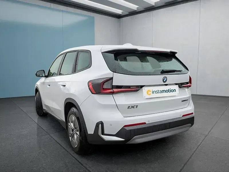 Gebraucht BMW iX1 230 kW (313 PS) 2023 Weiß SUV