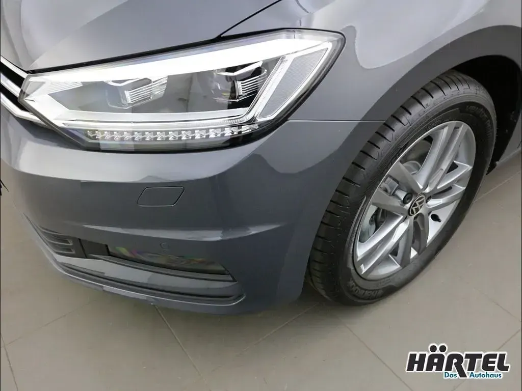 Neu VW Touran Comfortline 150 PS (110 kW) 2026 Delfingrau (grey), metallic Van / Kleinbus