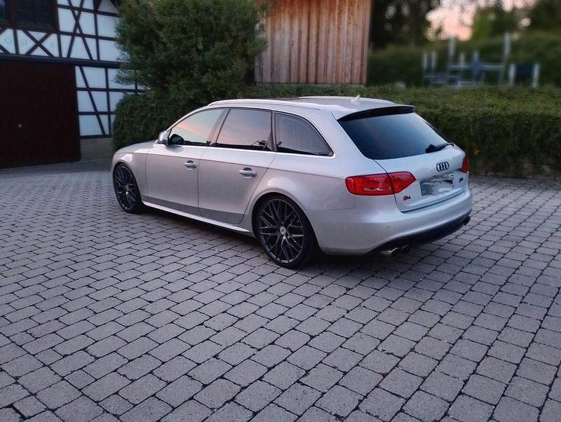 Silber Gebraucht 2009 Audi S4 Sport Kombi | 9.500 € - Bild 1/4