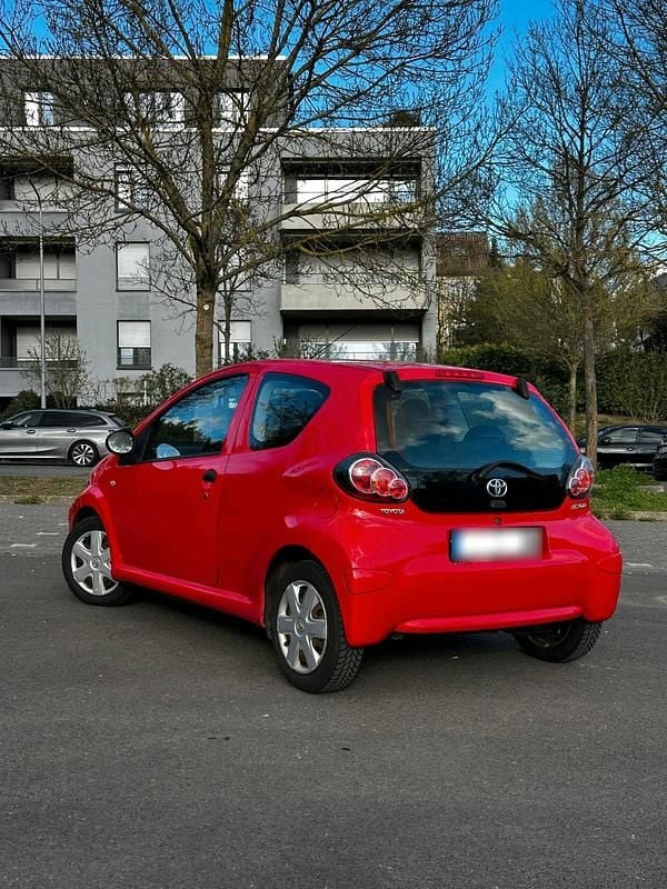 Gebraucht Toyota Aygo Cool 68 PS (50 kW) 2009 Rot Kleinwagen
