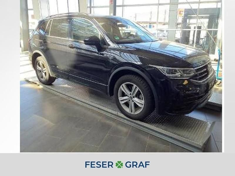 Deep black perleffekt Gebraucht 2024 VW Tiguan Allspace R-line SUV | 42.350 € (Fairer Preis) - Bild 1/4