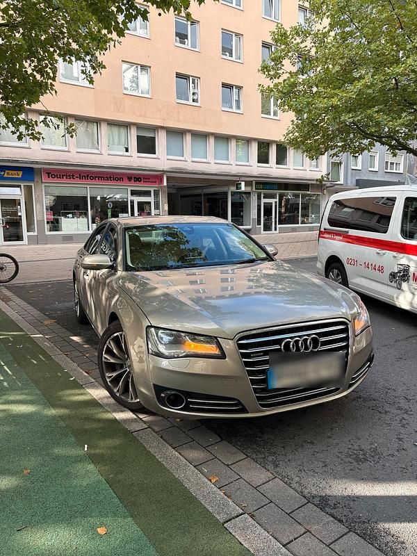 Gold Gebraucht 2011 Audi A8 Limousine | 7.000 € - Bild 1/4