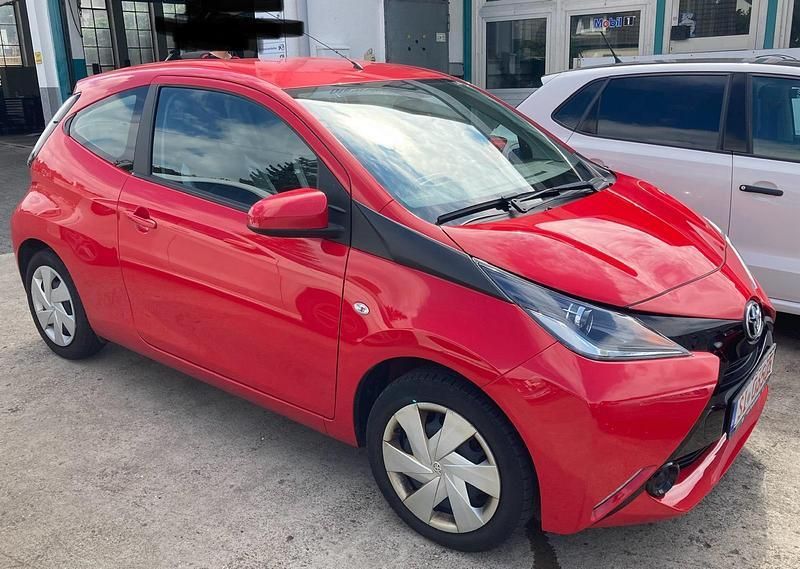 Rot Gebraucht 2017 Toyota Aygo Kleinwagen | 6.234 € (Fairer Preis) - Bild 1/4