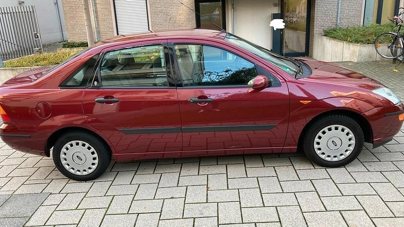 Gebraucht Ford Focus 100 PS (73 kW) 1999 Rot Limousine